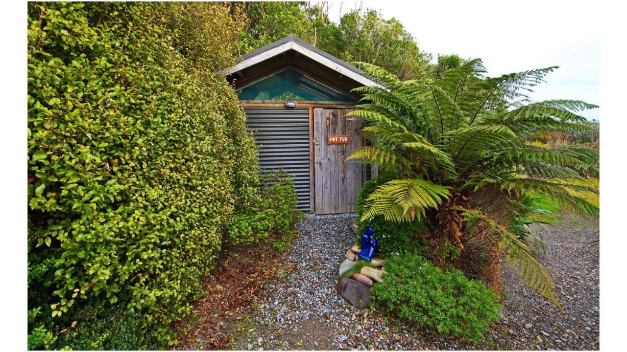 Paparoa Beach Hideaway With Hot Tub Barrytown Bagian luar foto