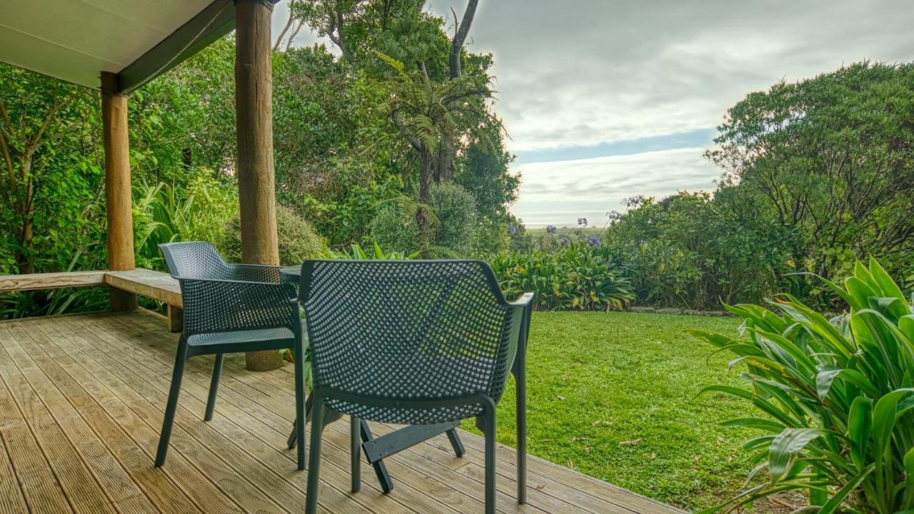 Paparoa Beach Hideaway With Hot Tub Barrytown Bagian luar foto