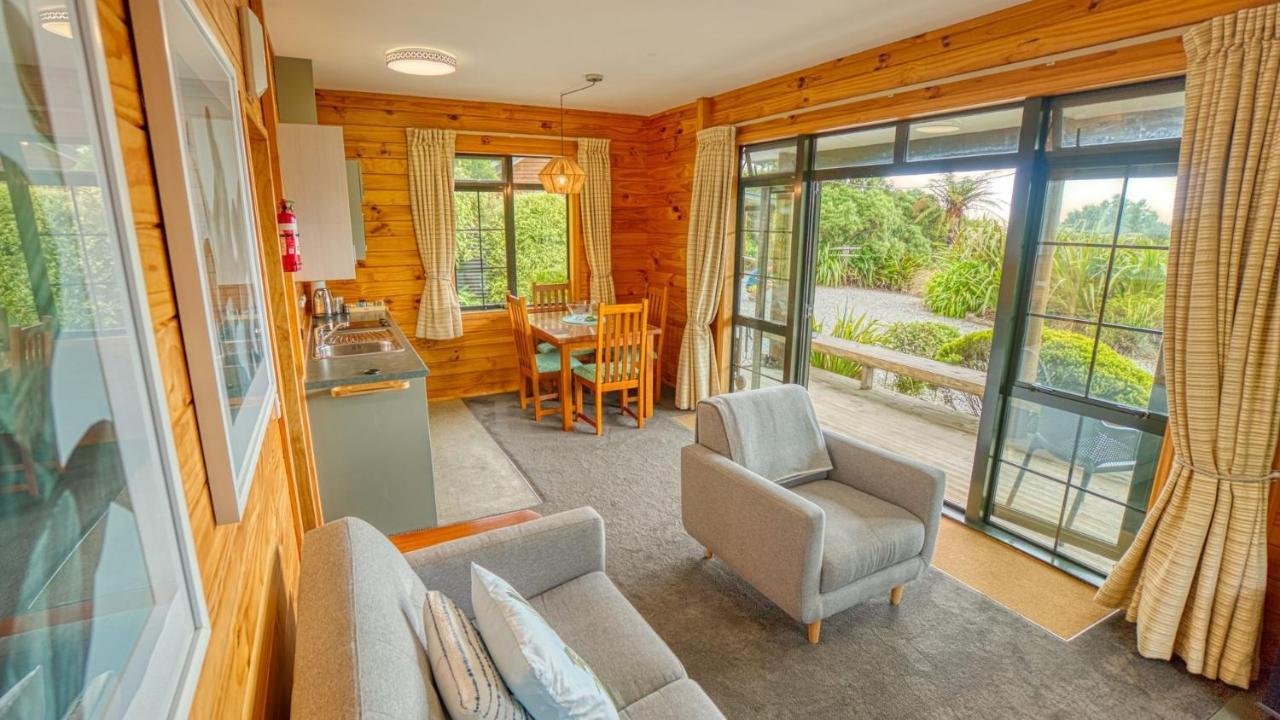 Paparoa Beach Hideaway With Hot Tub Barrytown Bagian luar foto