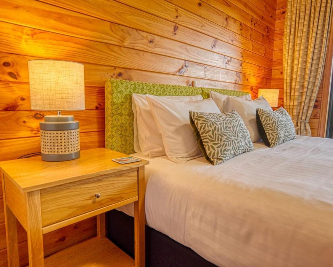 Paparoa Beach Hideaway With Hot Tub Barrytown Bagian luar foto