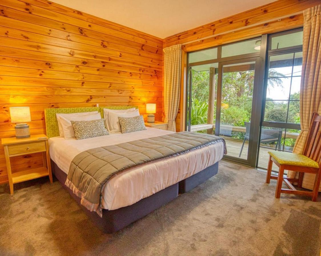 Paparoa Beach Hideaway With Hot Tub Barrytown Bagian luar foto