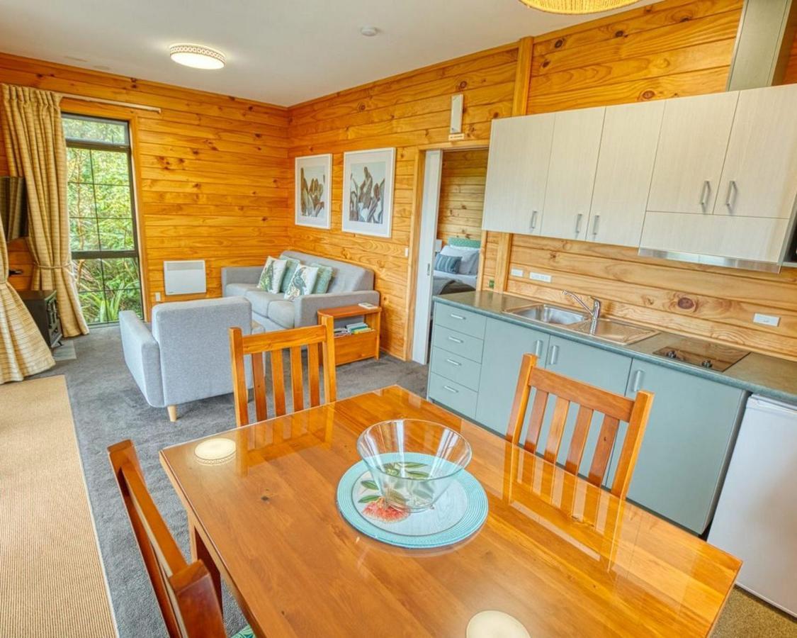 Paparoa Beach Hideaway With Hot Tub Barrytown Bagian luar foto