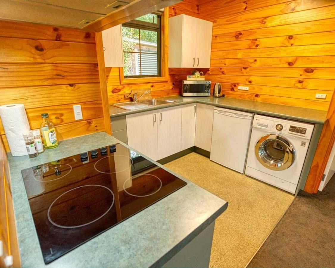 Paparoa Beach Hideaway With Hot Tub Barrytown Bagian luar foto