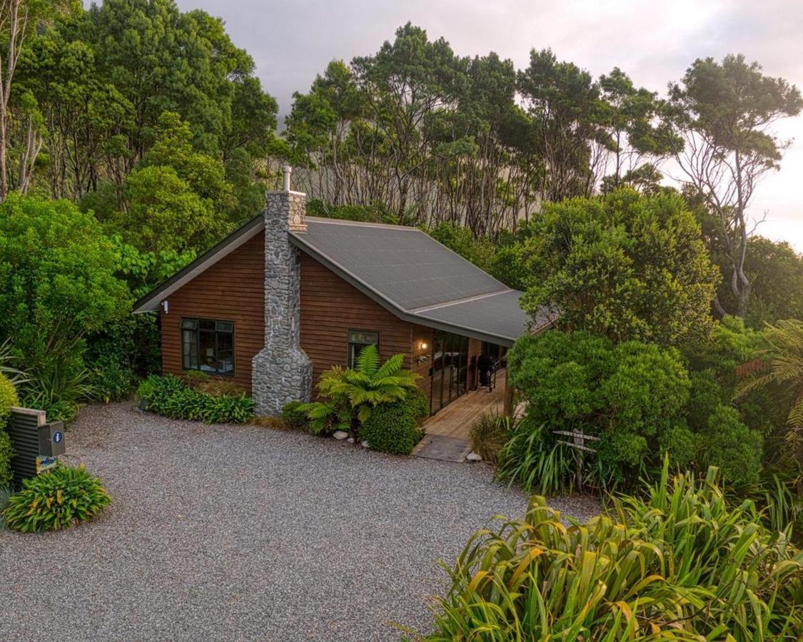 Paparoa Beach Hideaway With Hot Tub Barrytown Bagian luar foto